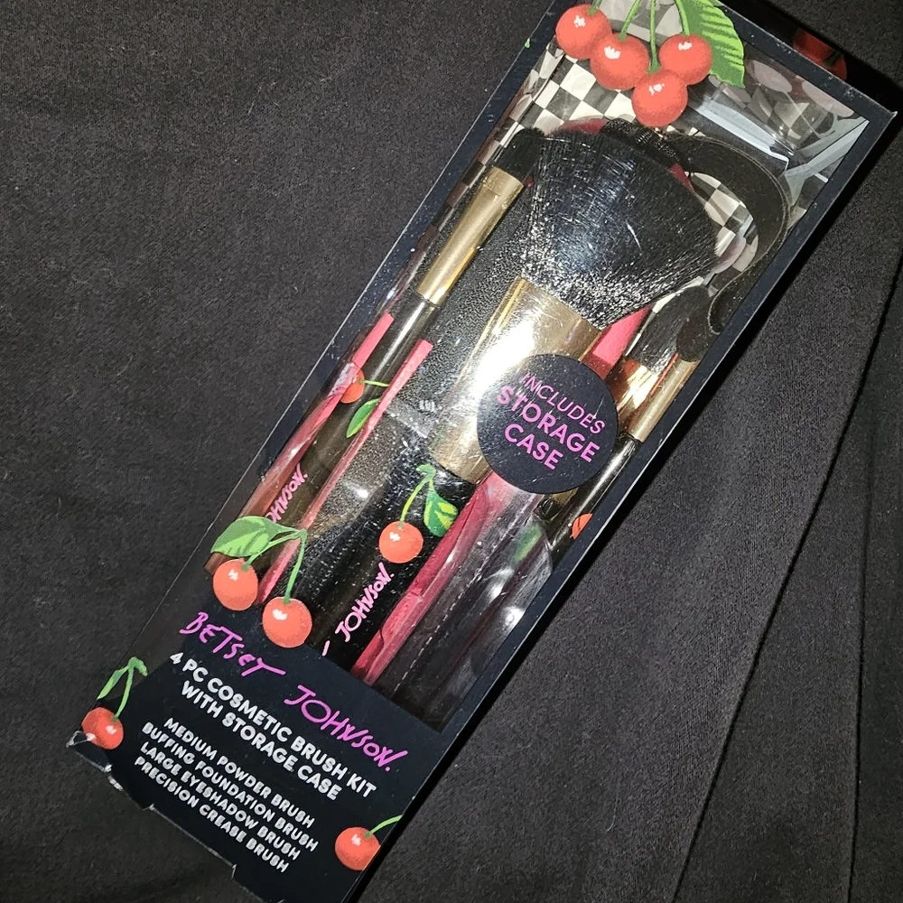 Betsey Johnson Cherry Cosmetic Brush Kit - Picture 7 of 8